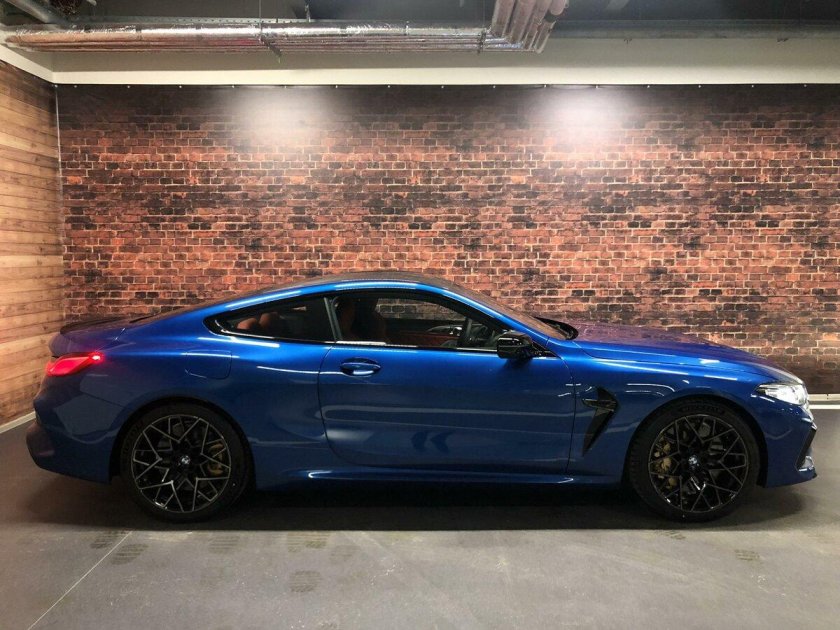 BMW m8 Competition синяя