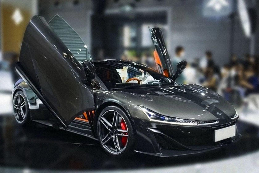 MCLAREN 765lt Carbon