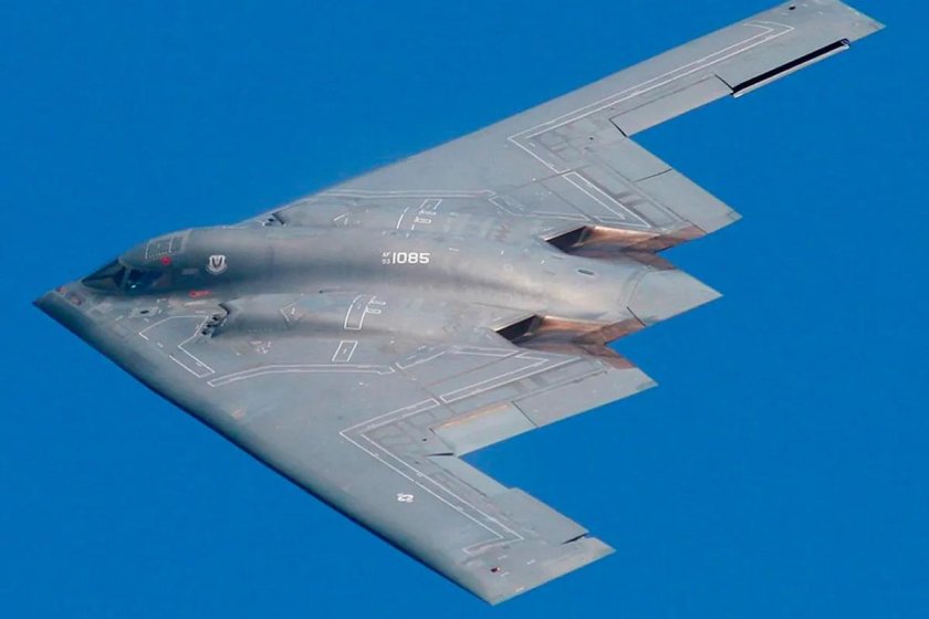 Стелс-бомбардировщик b-2