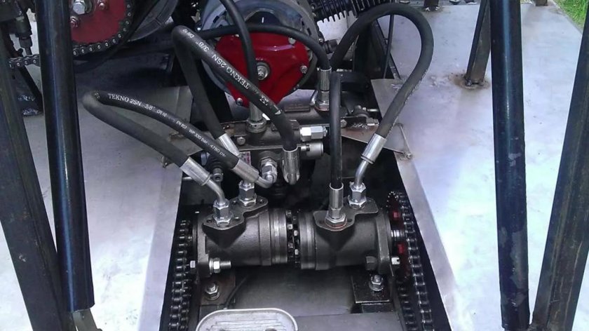 Гусеничный минитрактор с двигателем ВАЗ 2106