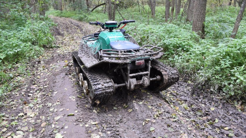 Самодельный компактный мини вездеход с двумя двигателями