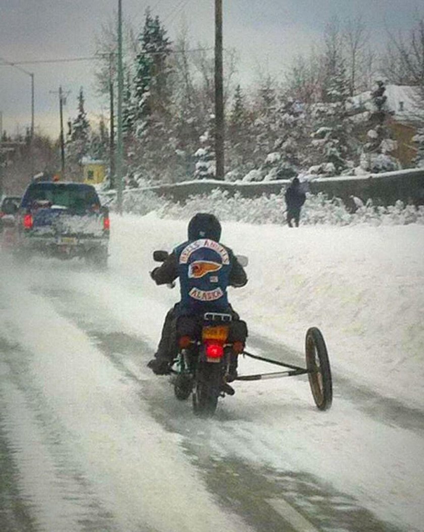 Мотоциклист зимой