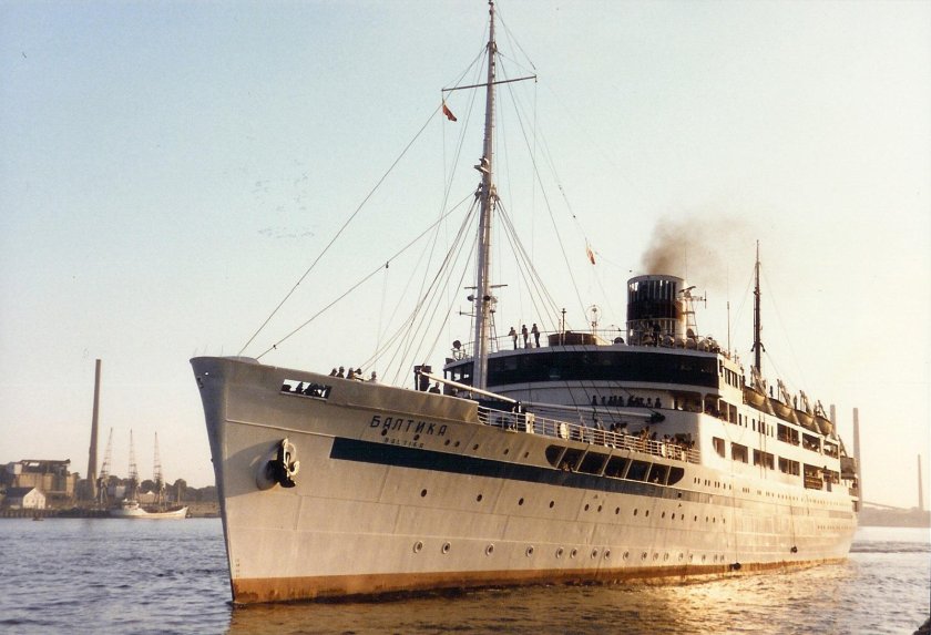 Теплоход Вячеслав Молотов