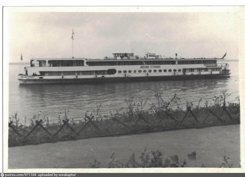 Теплоход Иосиф Сталин