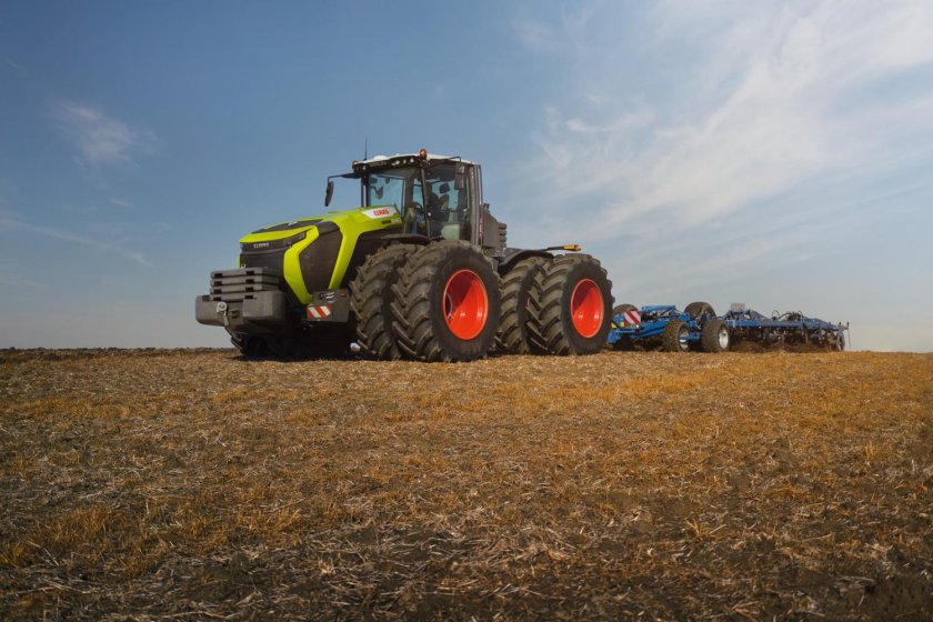 Трактор CLAAS Xerion