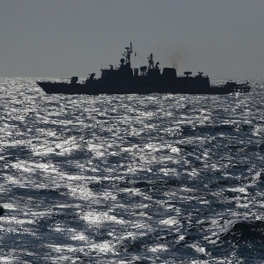 Корабль подорвался на мине в черном море