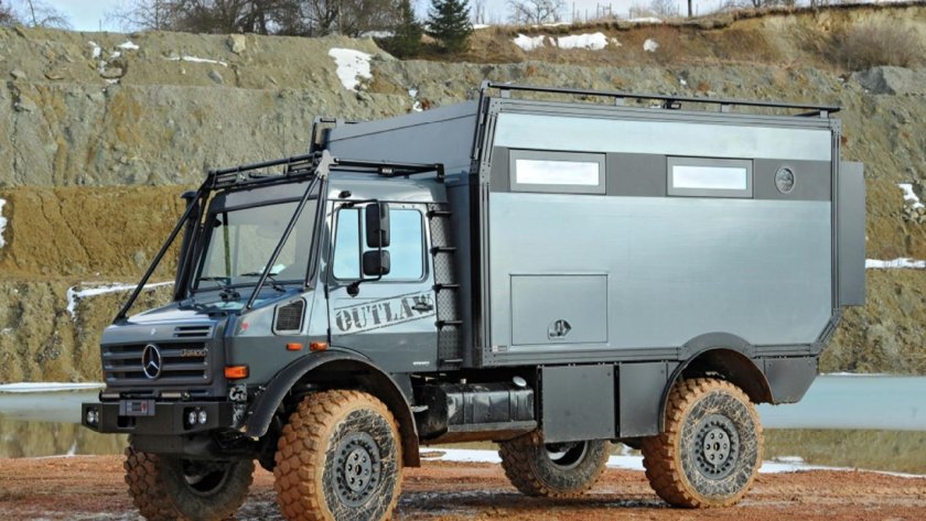 Грузовик Мерседес Унимог