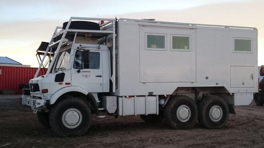 Unimog u2450l 6x6 by unicat