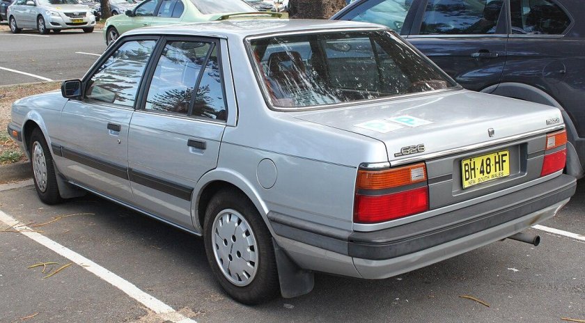 Mazda 626 GC седан