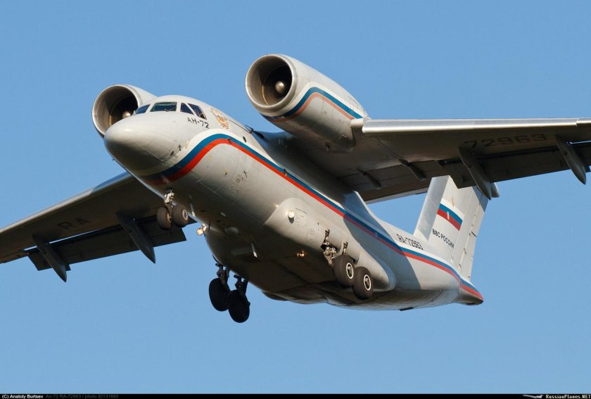 Грузовой военный самолет АН-72