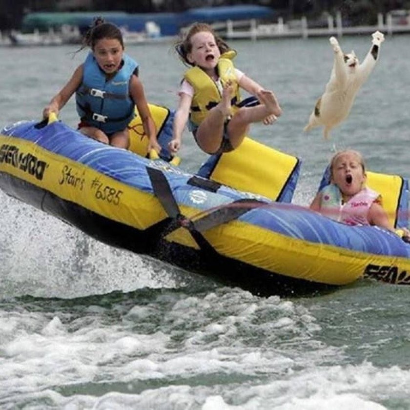 Смешная надувная лодка