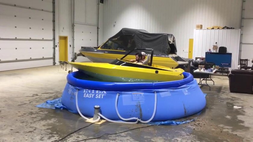 Лодка бассейн