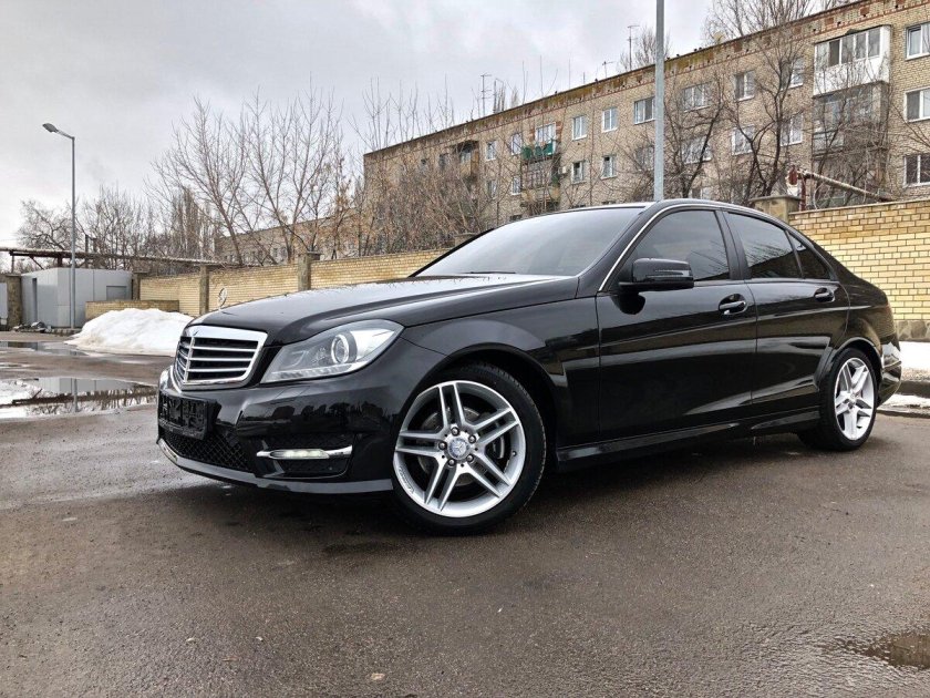 Мерседес-Бенц с 180 2012 черный