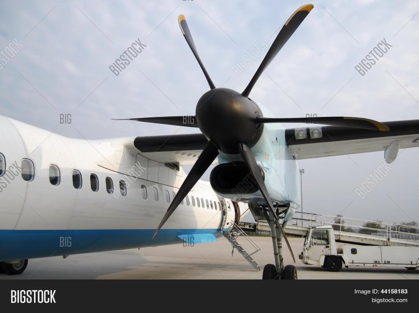 Пропеллерный самолет пассажирский