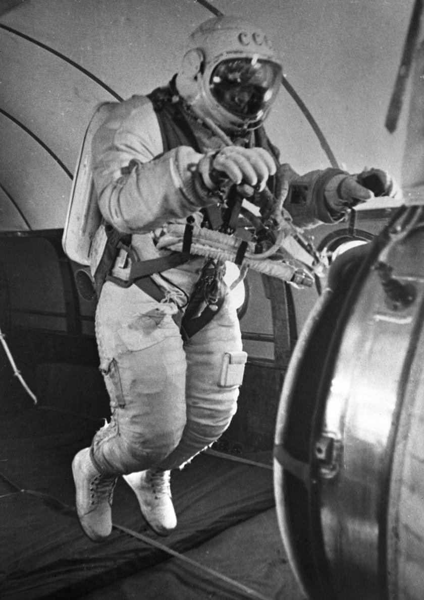 Алексей Леонов в космосе