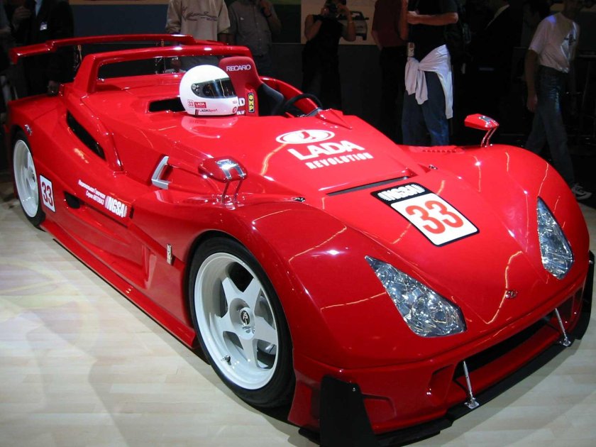 Лада революшен