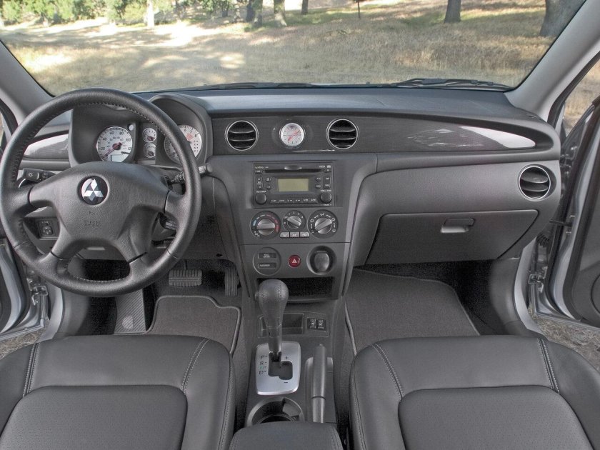 Mitsubishi Outlander 2005 салон