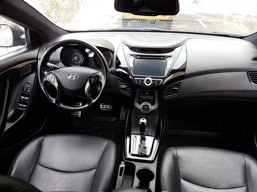 Хендай Элантра 2013 года салон