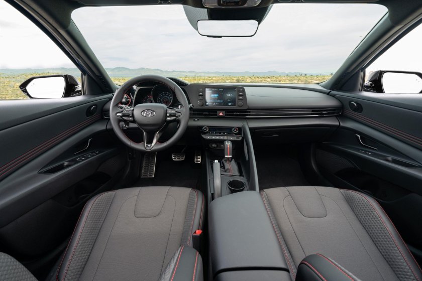 Hyundai Elantra 2021 салон