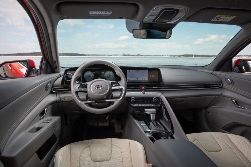 Hyundai Elantra 2022 салон