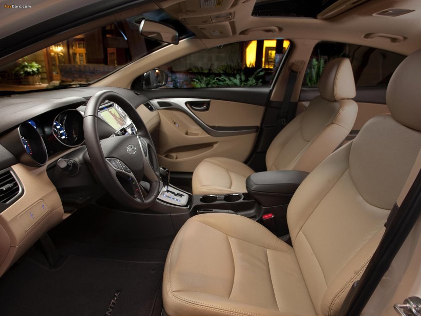 Белый салон Hyundai Elantra