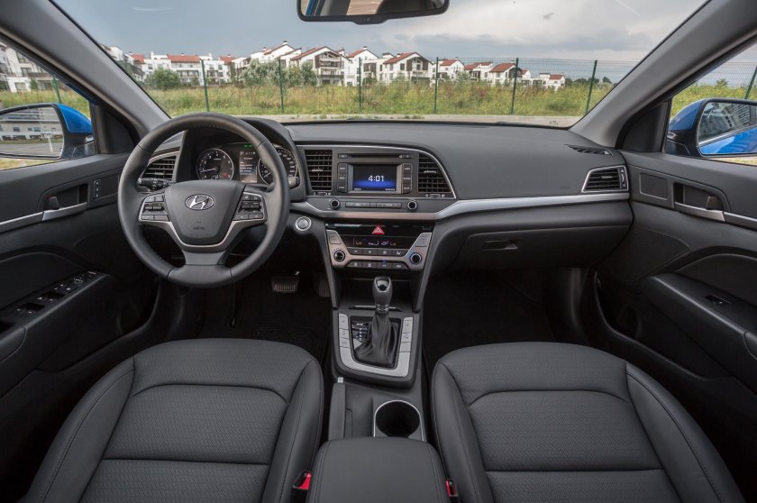 Hyundai Elantra 2017 салон