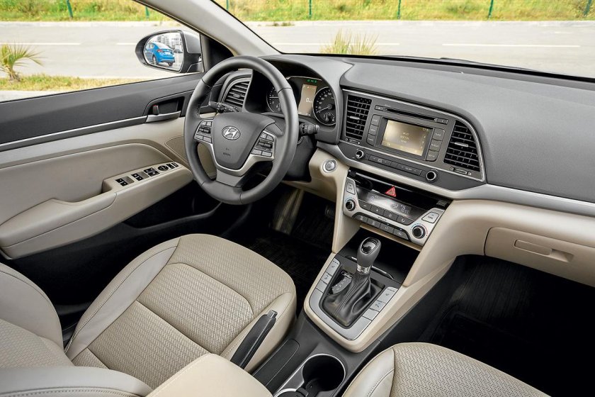 Hyundai Elantra 2018 салон