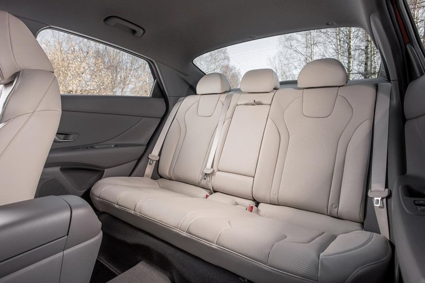 Hyundai Elantra 2021 задний ряд