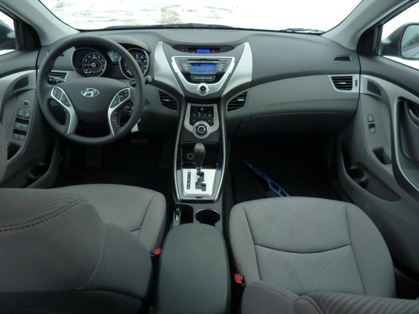 Hyundai Elantra 2012 салон