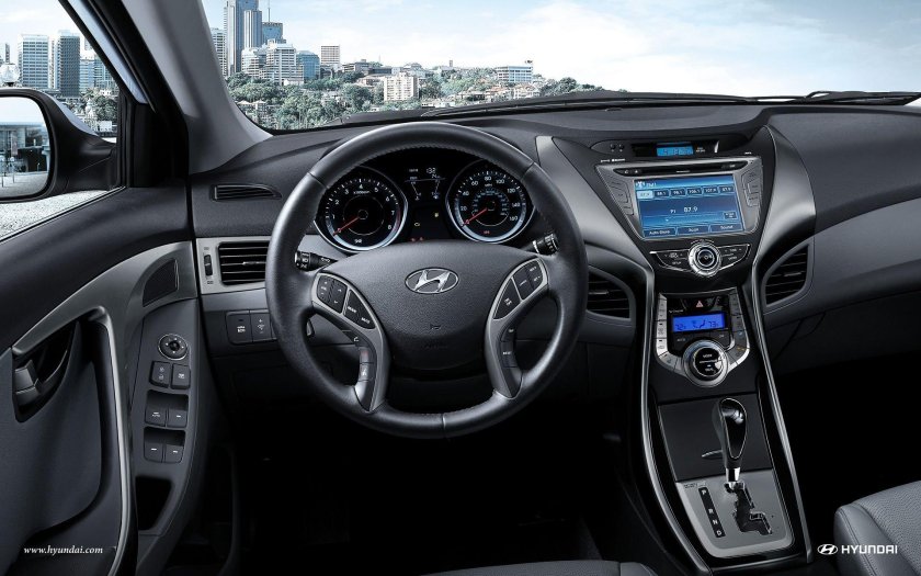 Хендай Элантра 2013 года салон