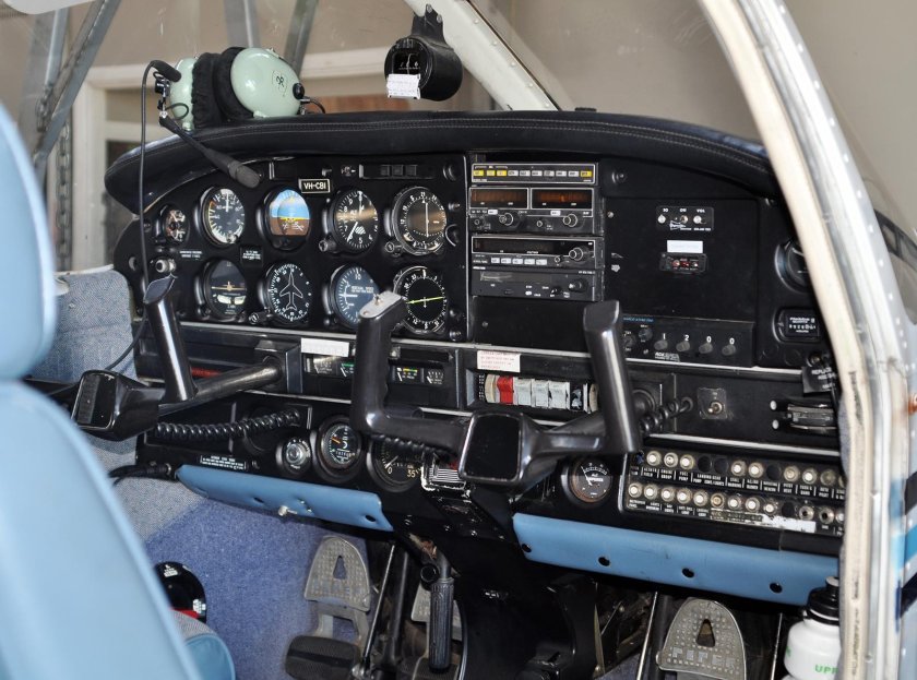 Piper pa–28–161 кабина