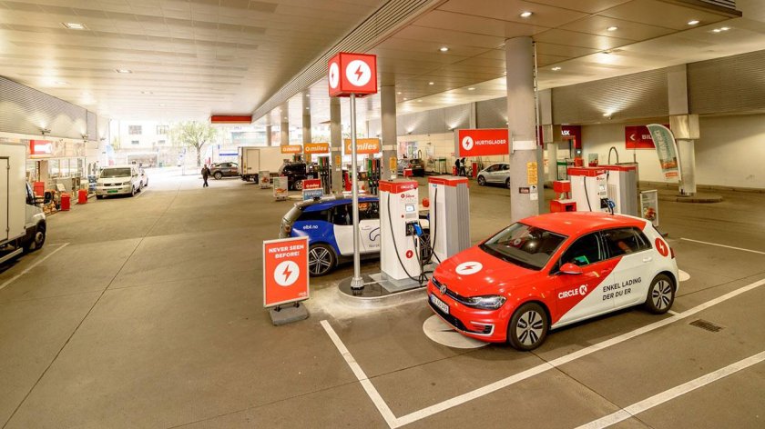 Автосалон в Норвегии