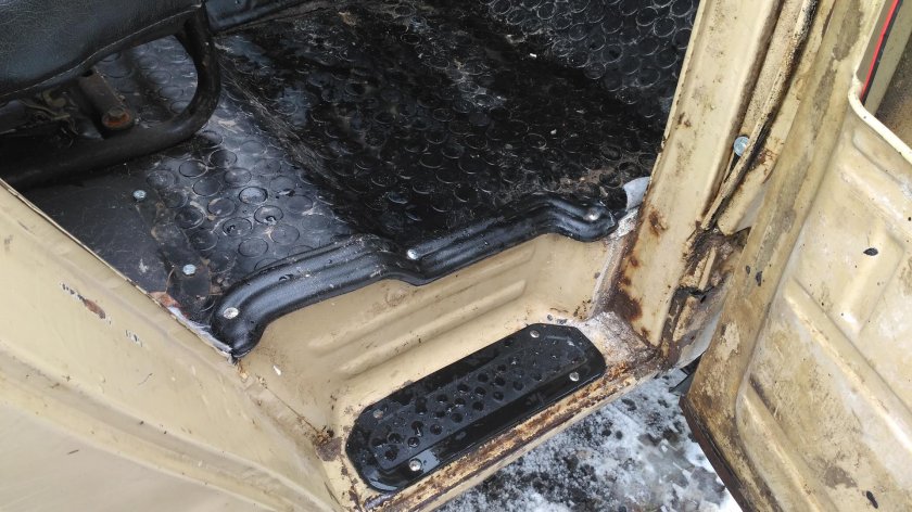 Накладка подножки УАЗ 469