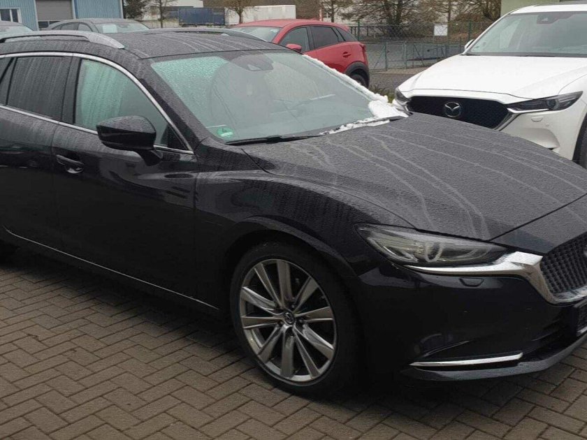 Посмотреть Mazda 6 чёрного цвета без плёнок