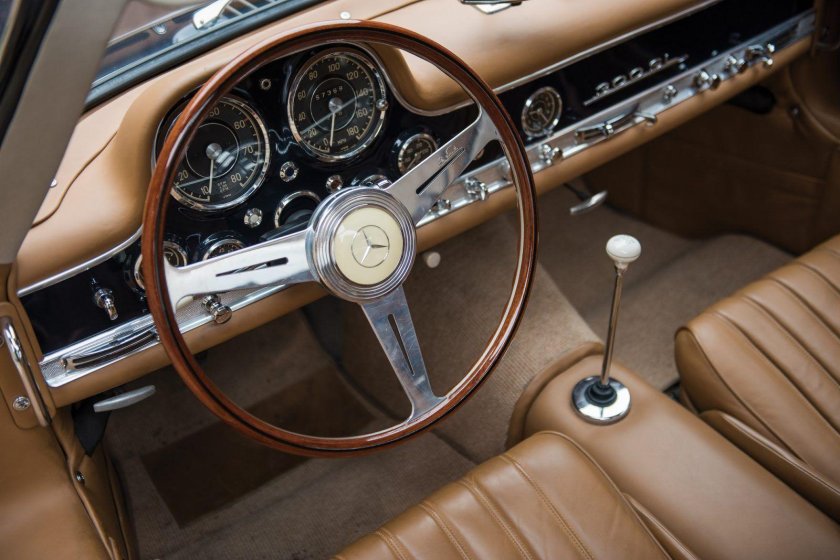 Мерседес Бенц 300 SL салон