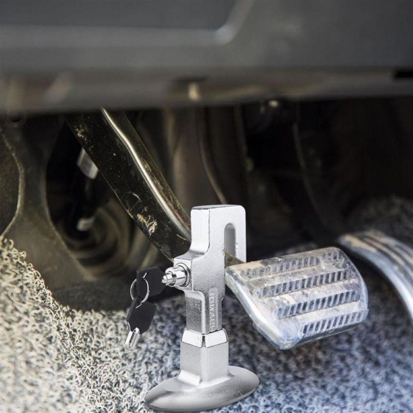 Механический блокиратор педалей на ВАЗ 2104