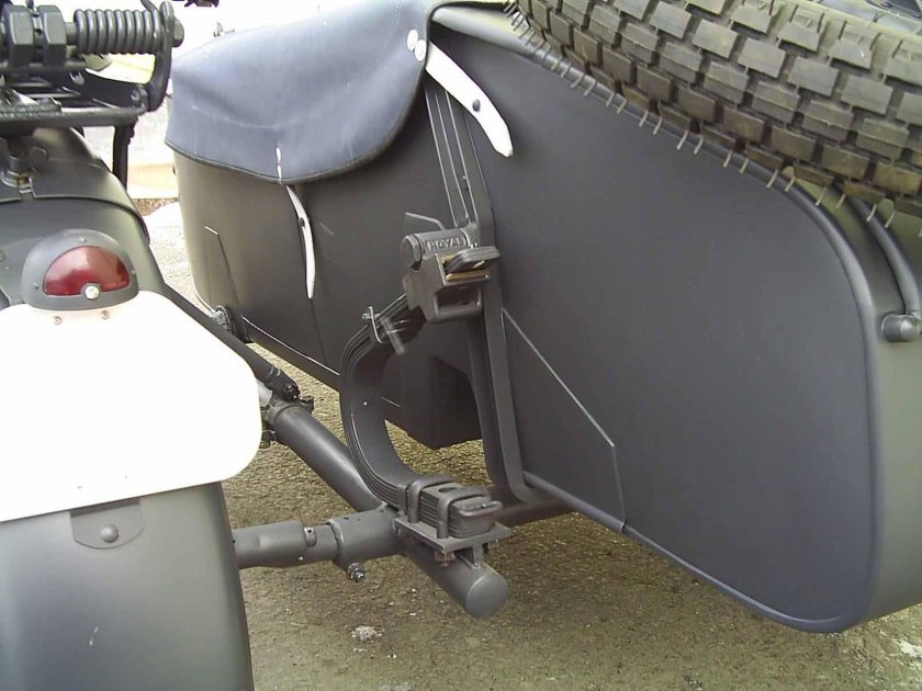 Крепление коляски БМВ р12