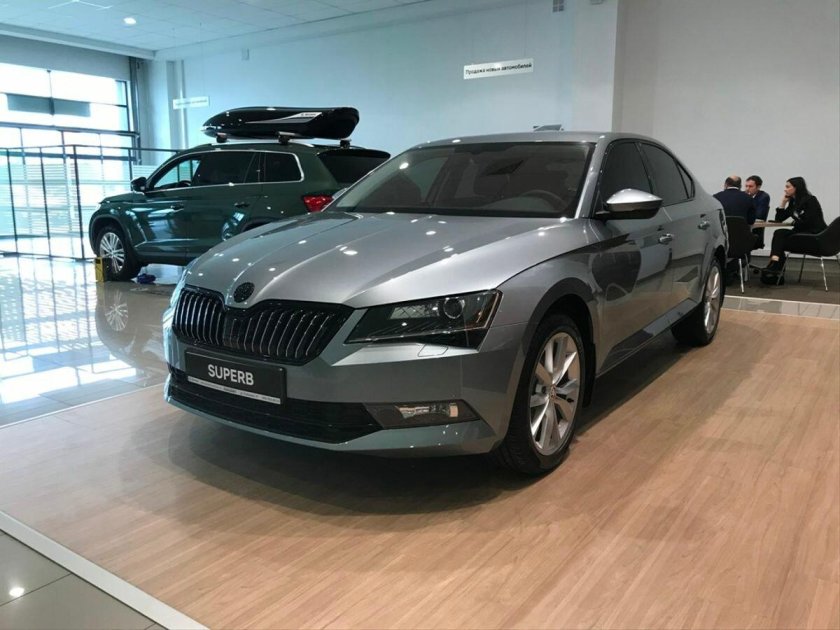 Skoda Superb 2018 серая