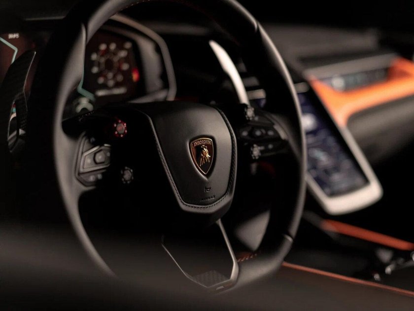 Ламборгини Ревуельто 2024