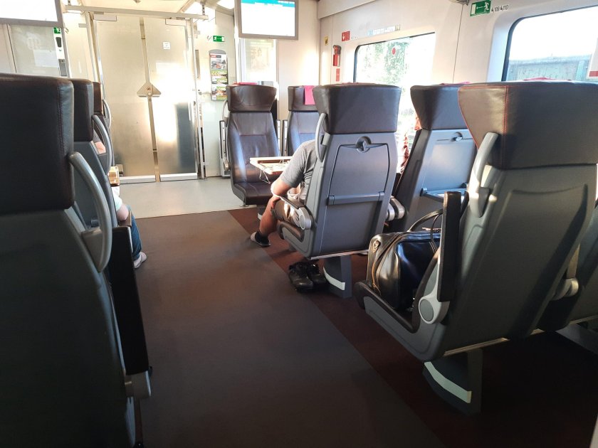 Сидячий бизнес класс РЖД