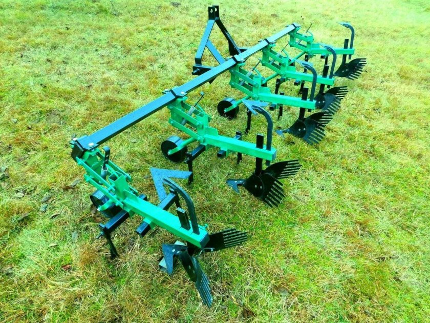 Культиватор окучник 4х рядный