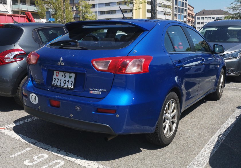 Митсубиси Лансер хэтчбек
