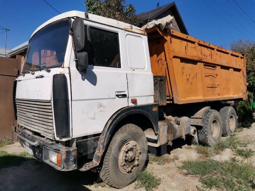 МАЗ 2000 года самосвал