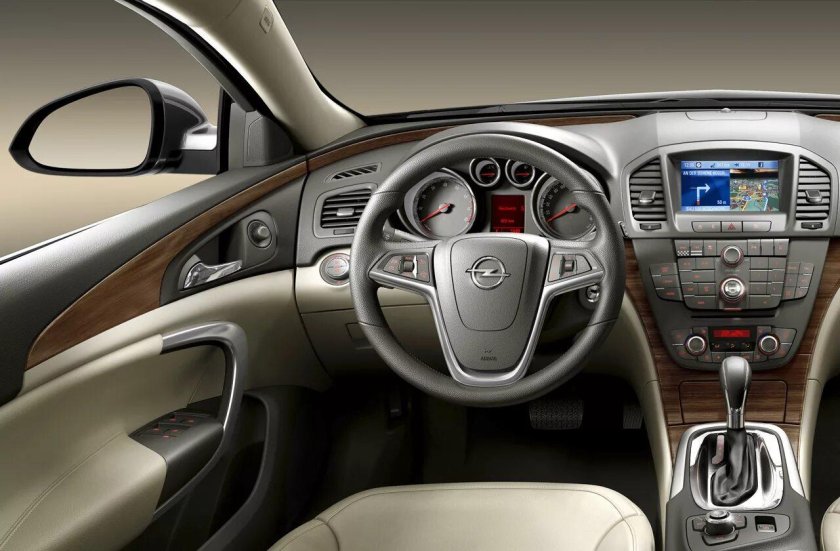 Инсигния 2008 салон