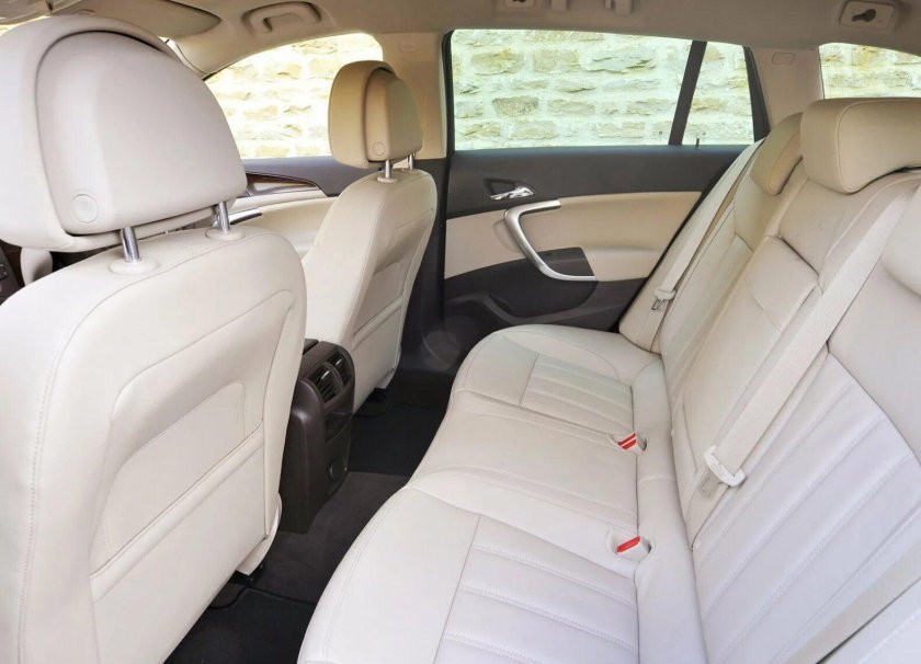 Инсигния универсал 2008