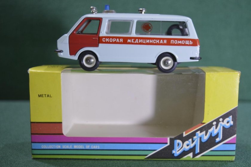 Моделька скорой помощи Газель желтой
