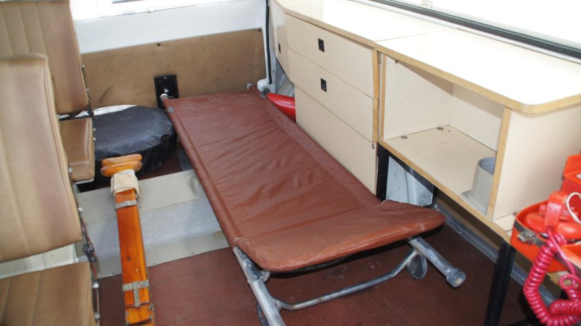 РАФ-2203 скорая помощь салон