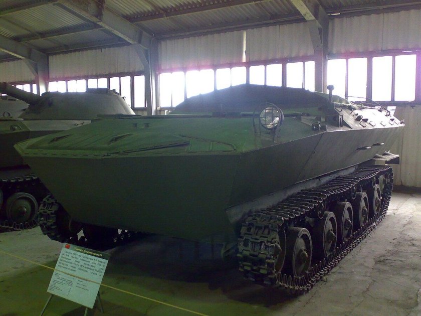 Гусеничный бронетранспортер к-75