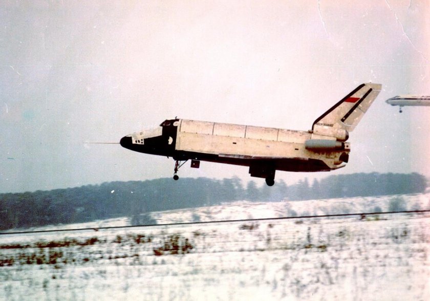 Буран челнок СССР