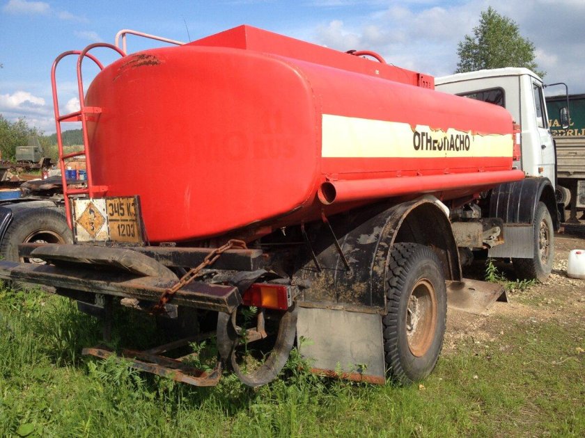 МАЗ бензовоз фура